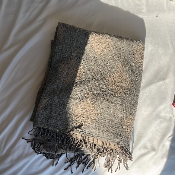 【Aritzia】Wilfred Medina Blanket Scarf - Picture 4 of 6